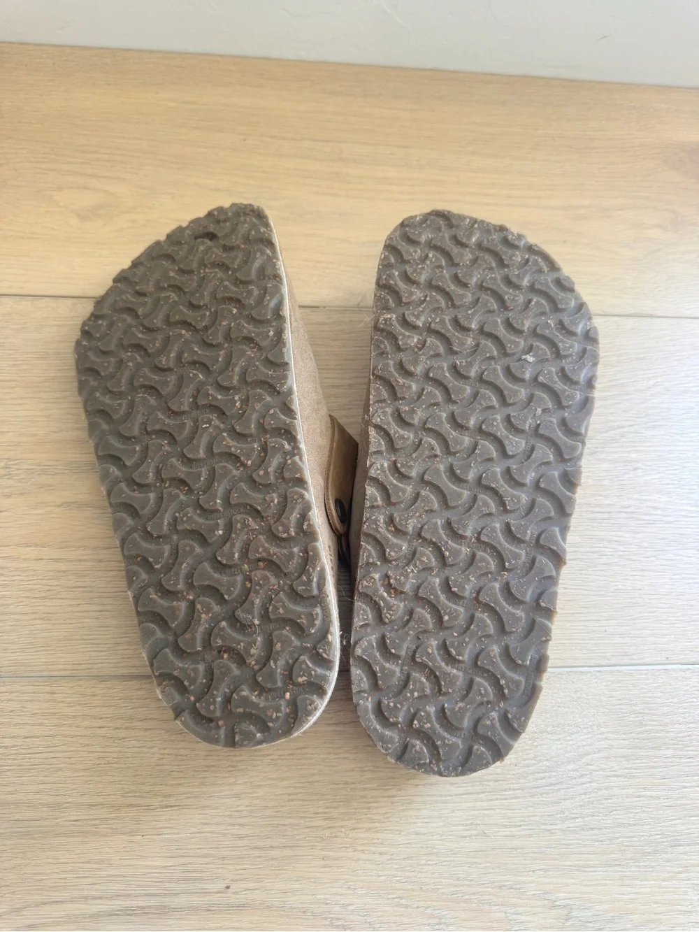 Birkenstock Lutry clogs in taupe suede